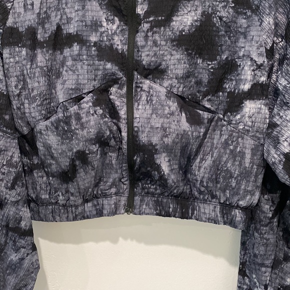 Gymshark Cropped Jacket - Picture 4 of 9